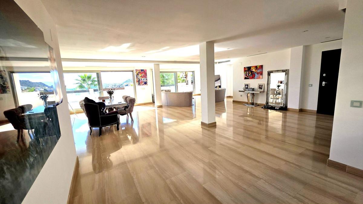 Apartment Middle Floor in Benahavís