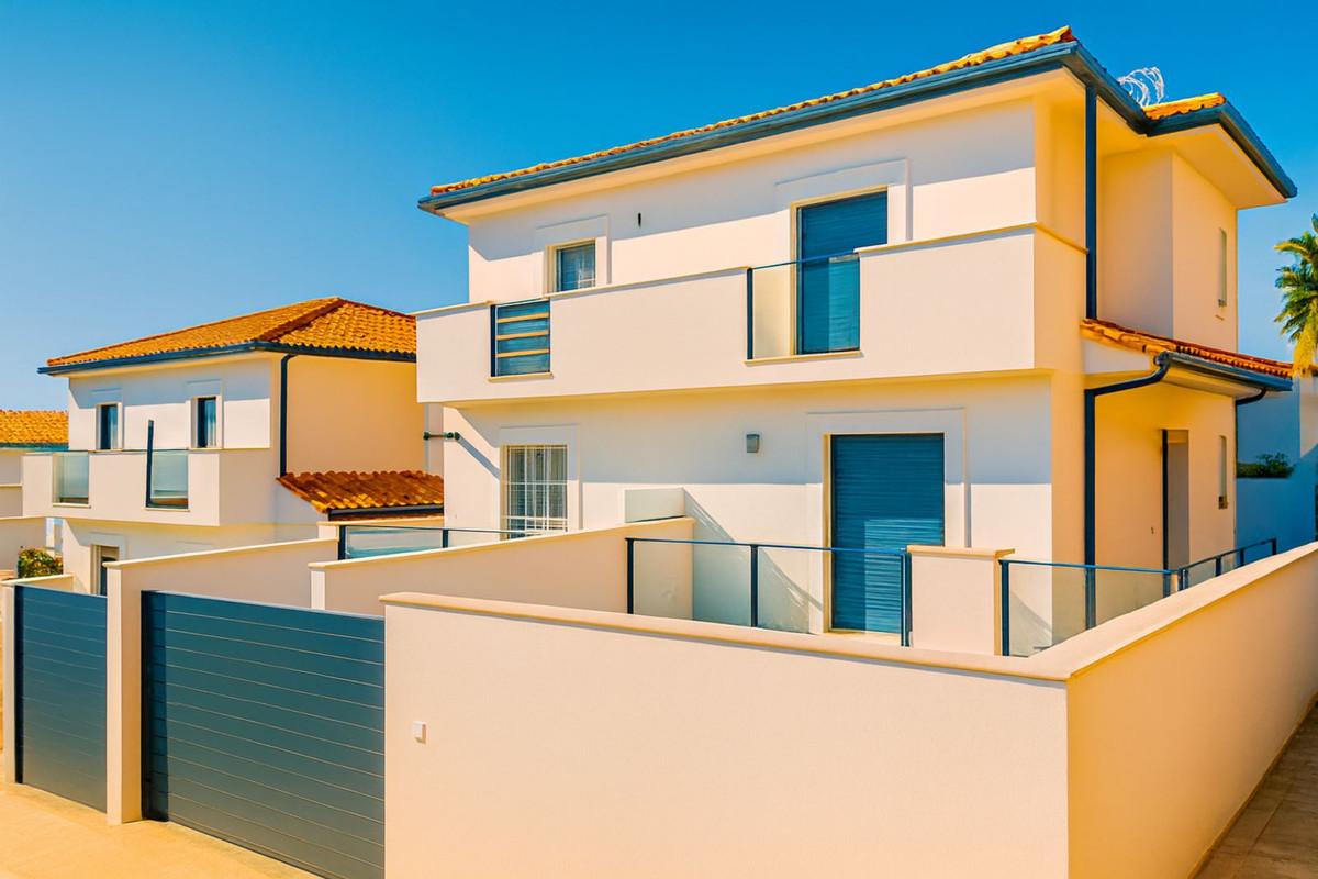 Villa Semi Detached in La Duquesa