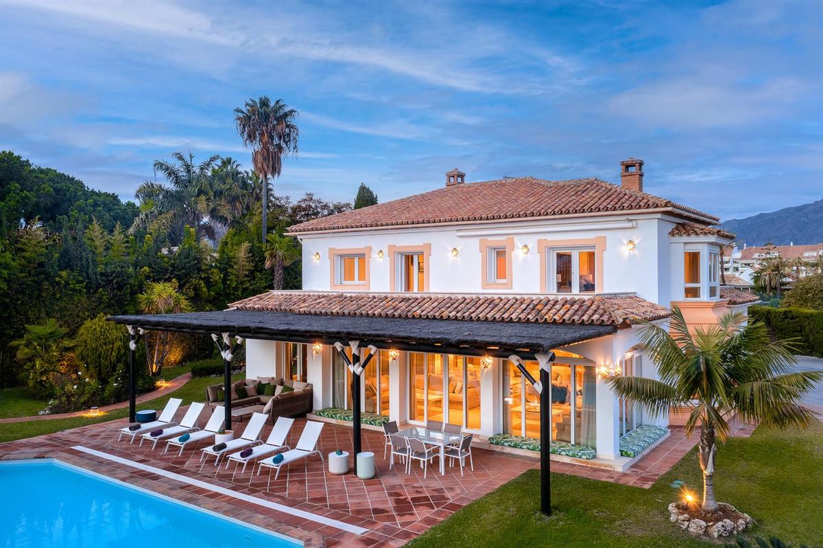 Villa Detached in Guadalmina Baja