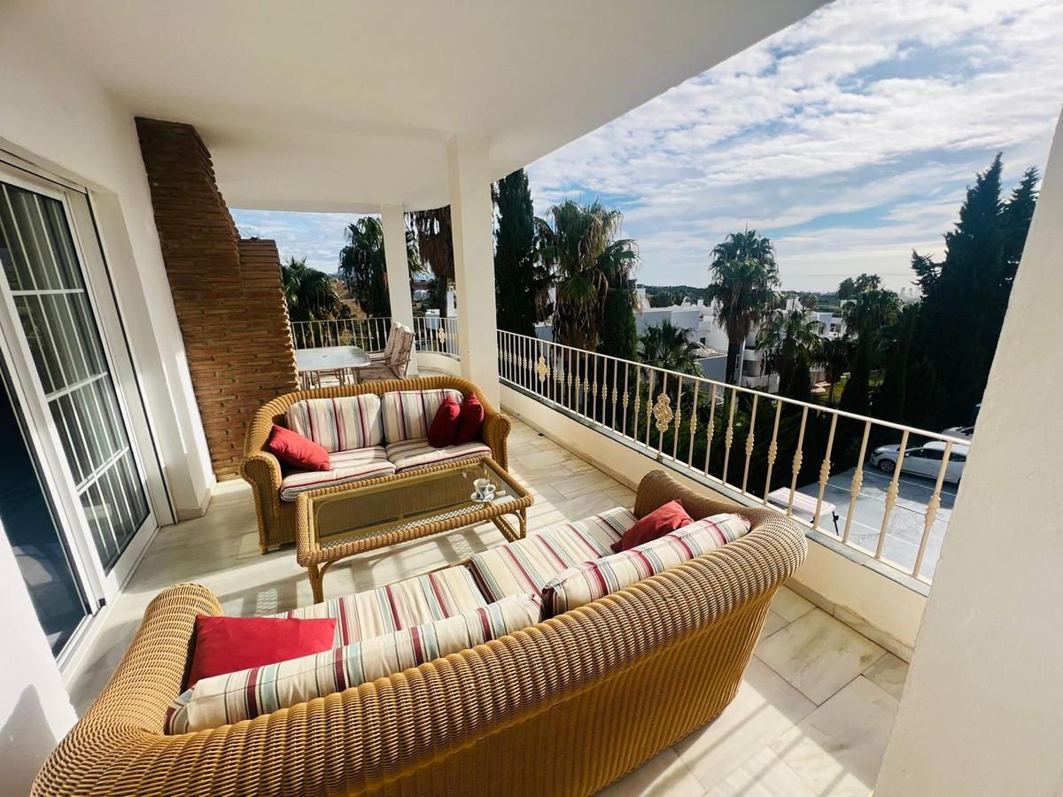 Apartment Penthouse in Estepona