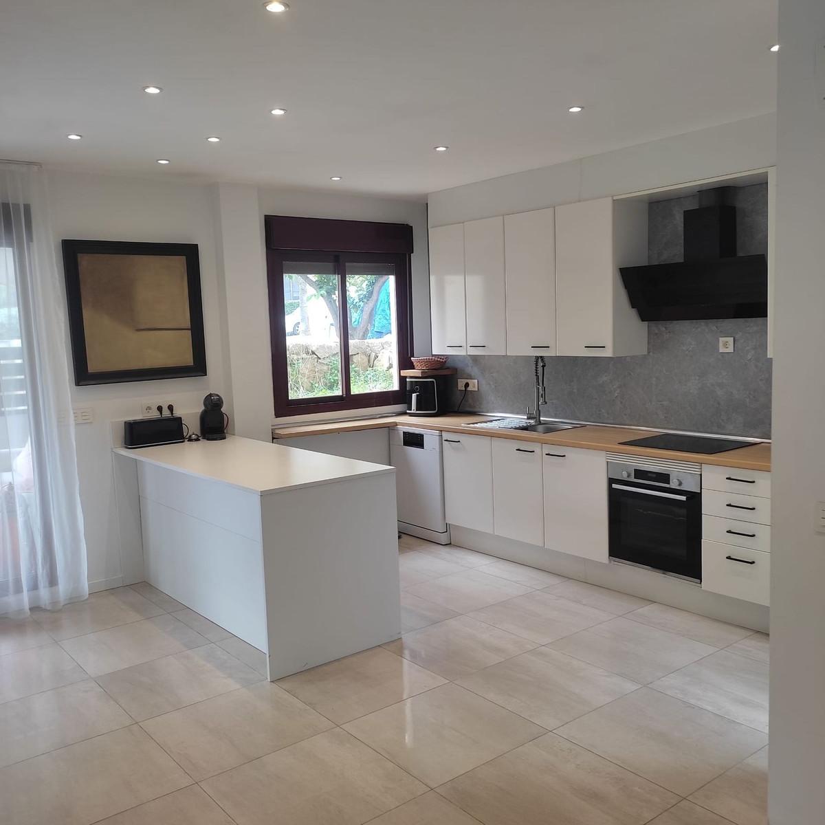 Villa Detached in Selwo