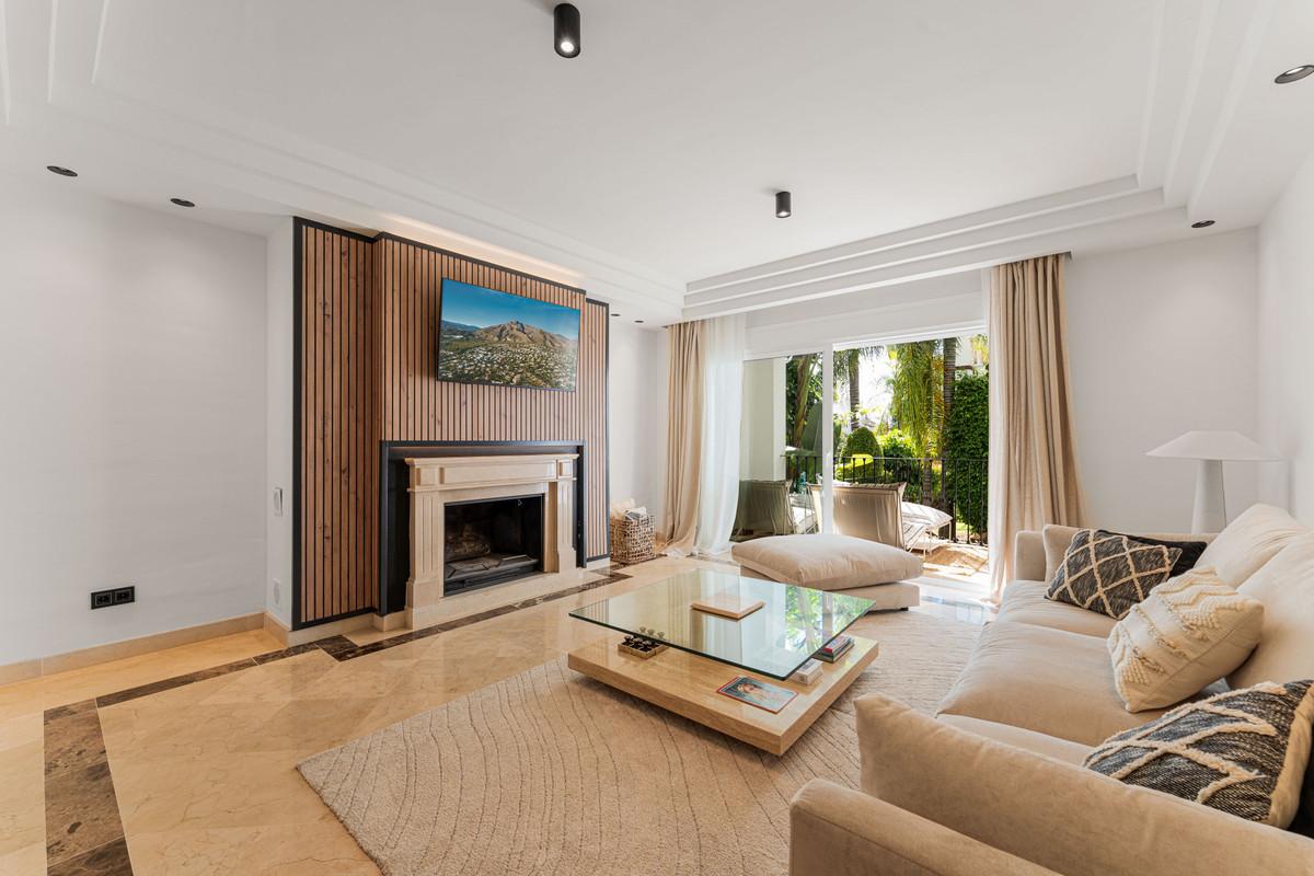 Apartment Middle Floor in Sierra Blanca