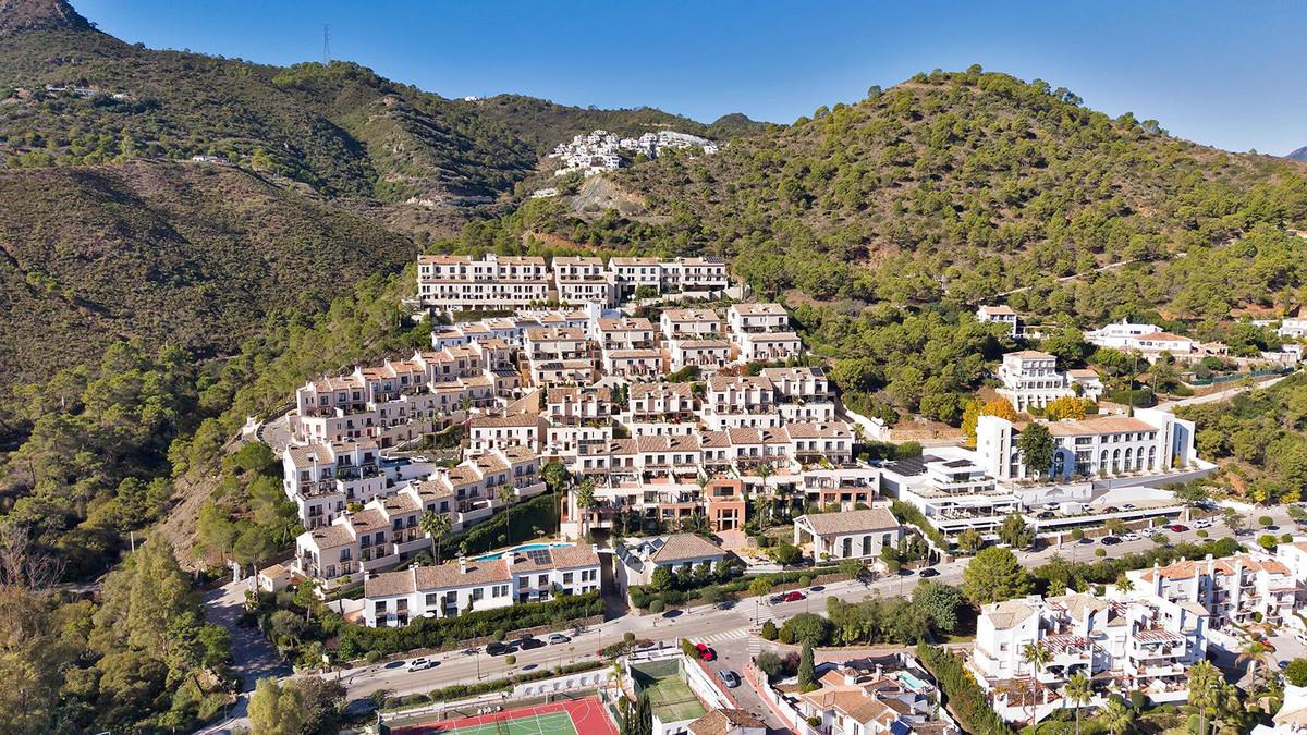 Townhouse Terraced in Benahav&iacute;s