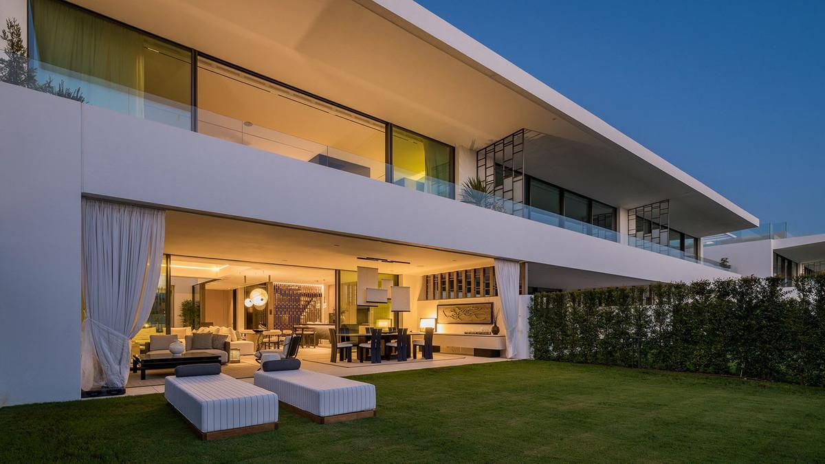 Villa Semi Detached in The Golden Mile
