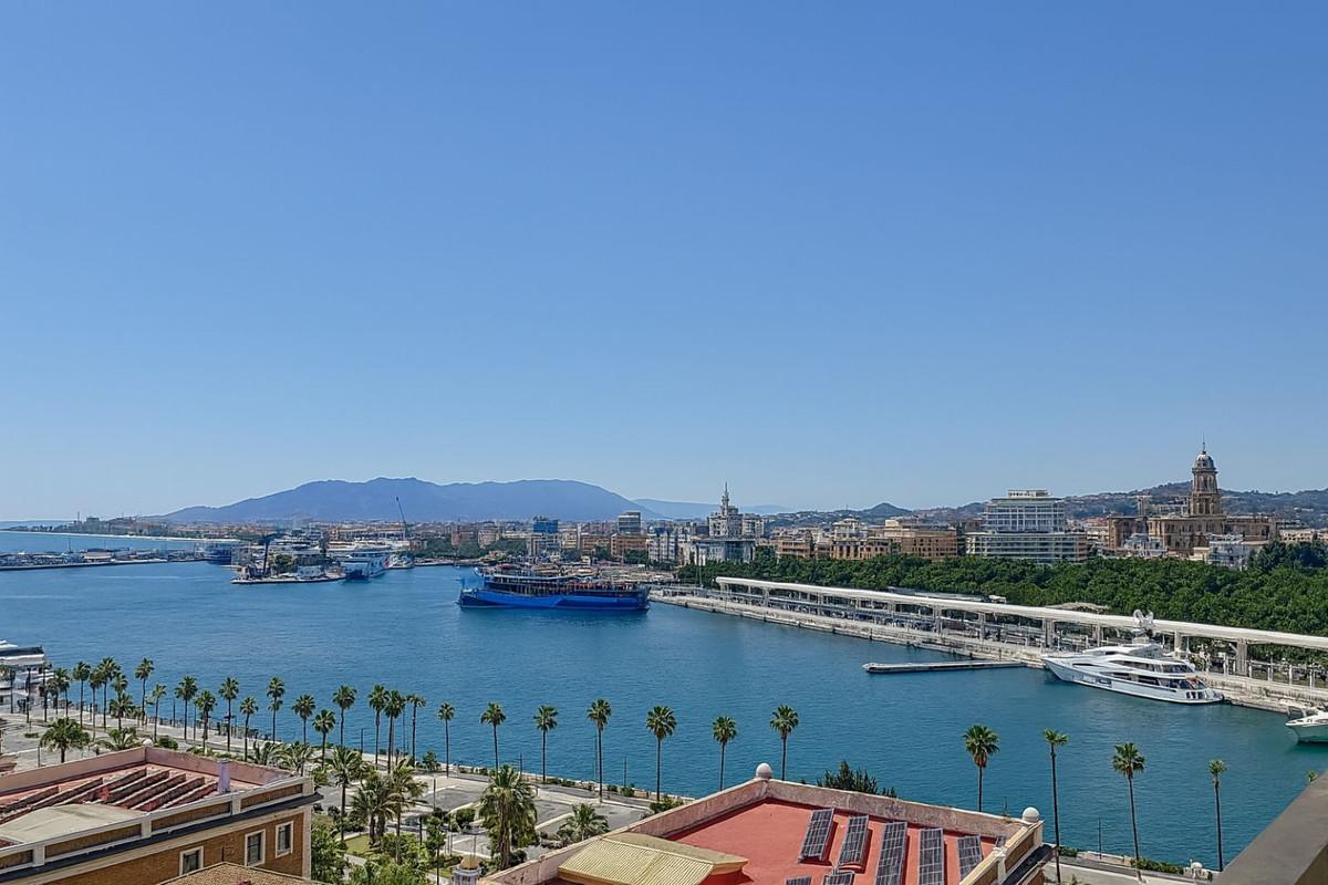 Apartment Middle Floor in Malagueta