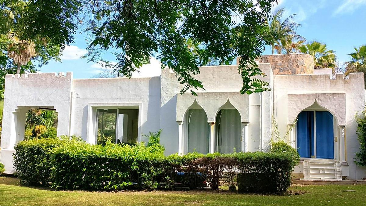 Villa Detached in New Golden Mile