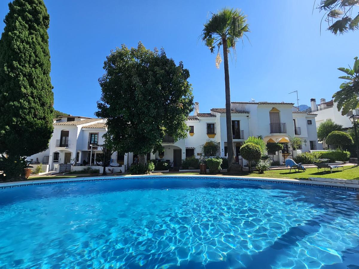 Townhouse Terraced in Benahav&iacute;s