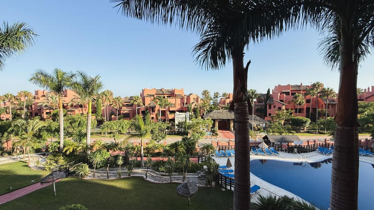 Apartment Middle Floor in Estepona