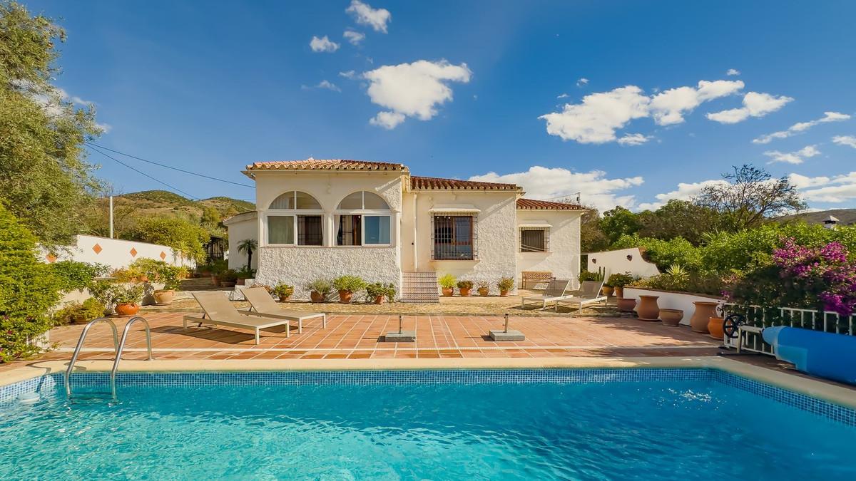 Villa Detached in Almogía