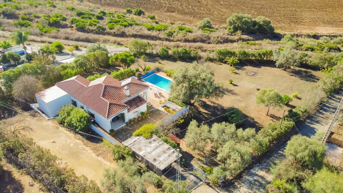 Villa Detached in Almog&iacute;a