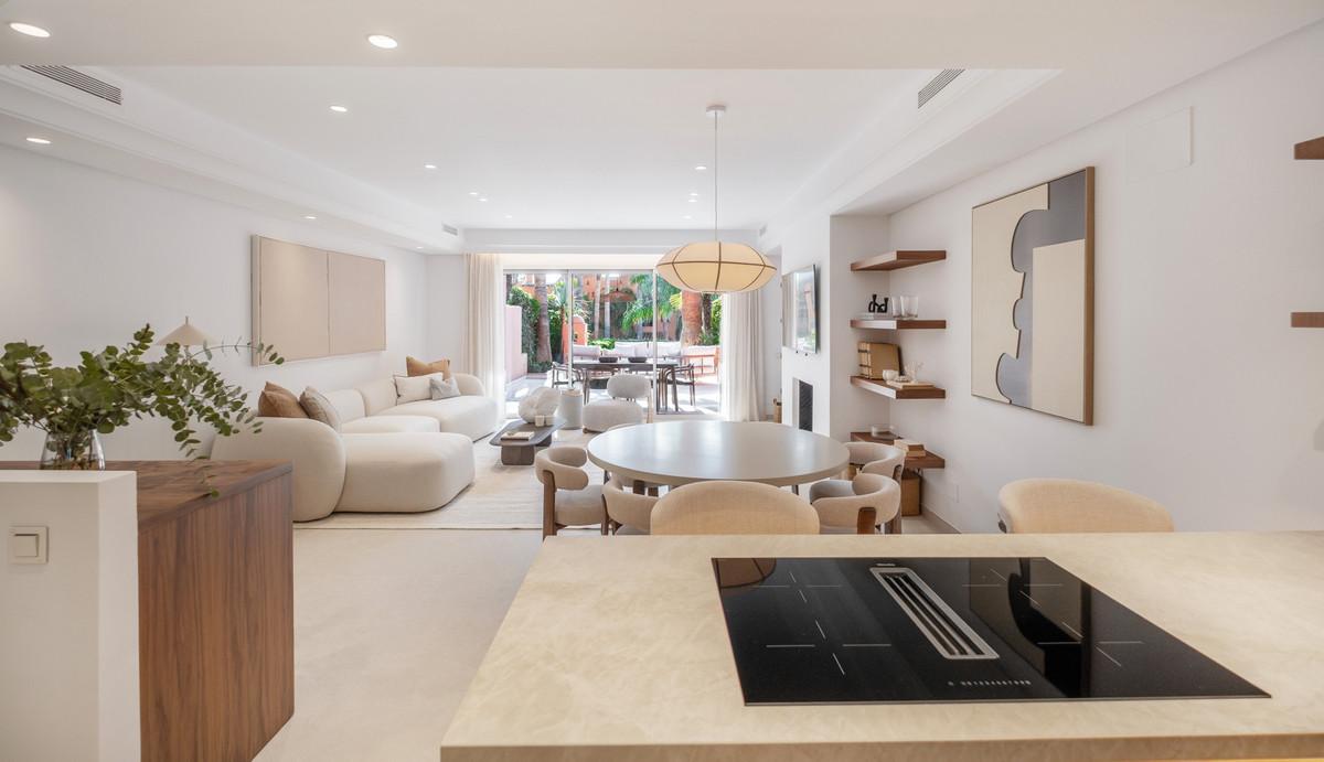 Townhouse Terraced in The Golden Mile