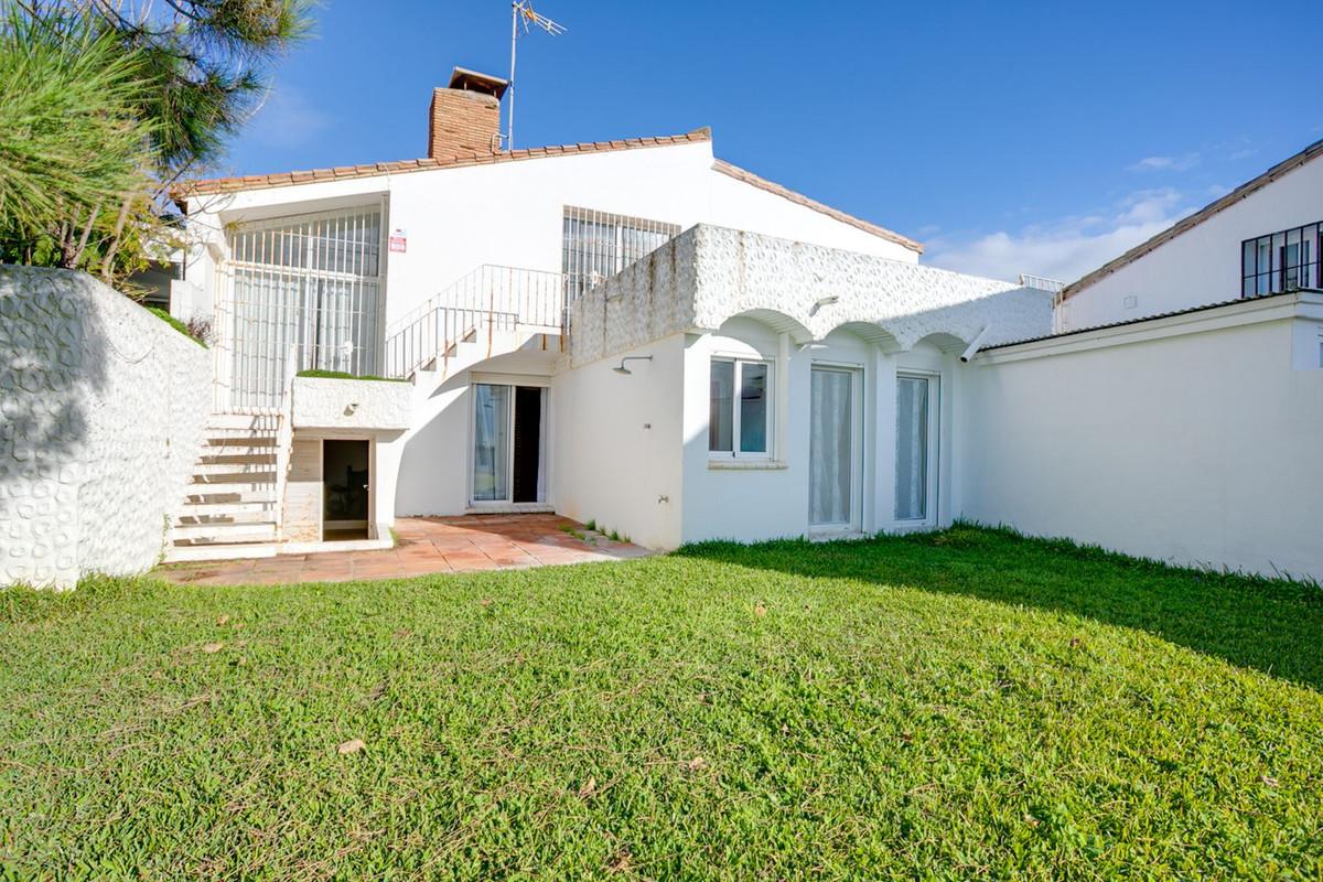 Villa Semi Detached in Estepona