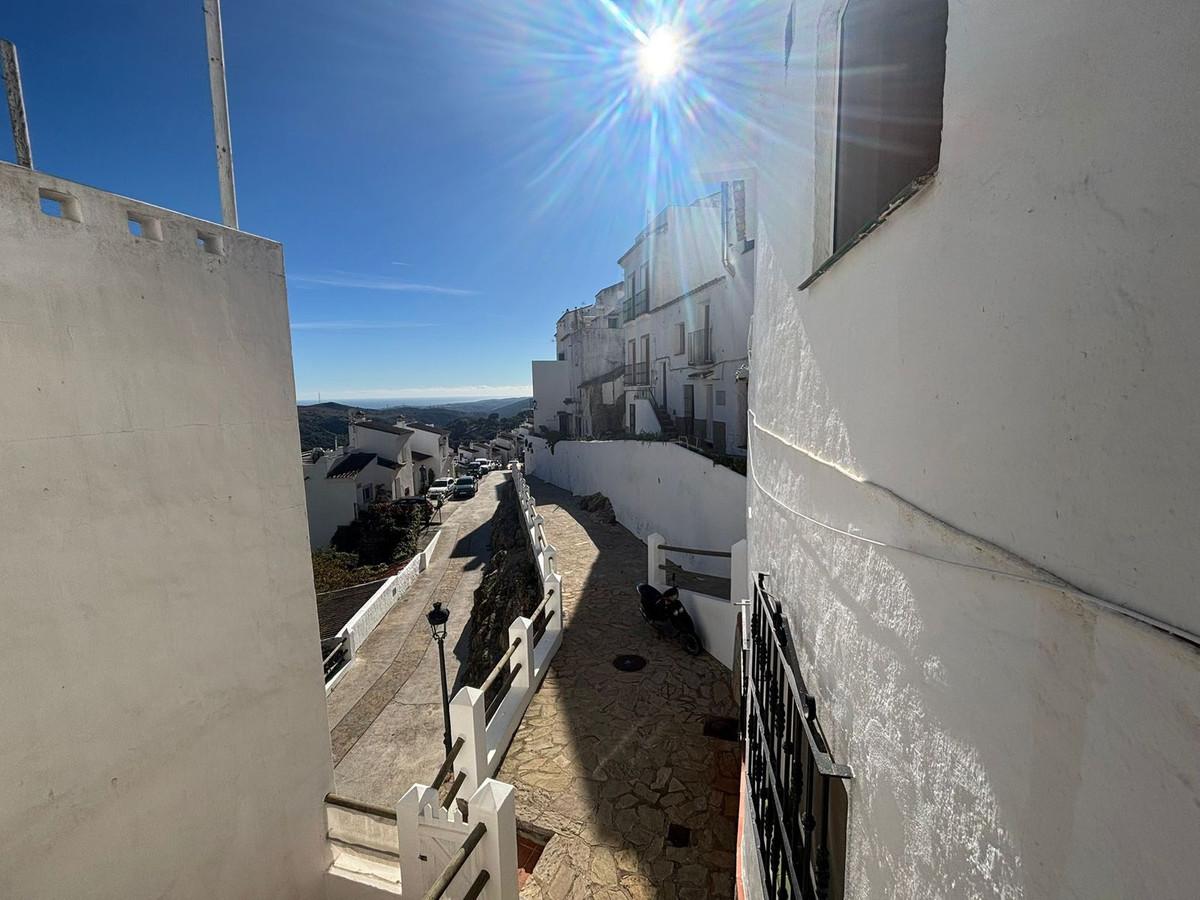 Villa Semi Detached in Casares