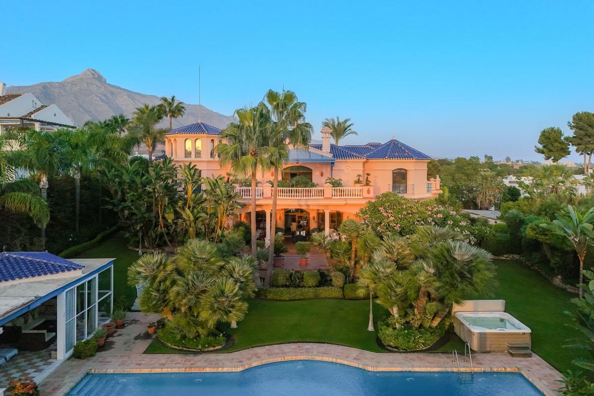 Villa Detached in Nueva Andaluc&iacute;a