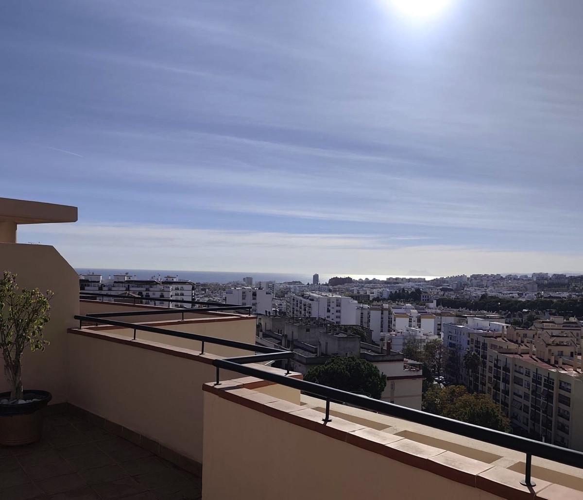 Apartment Penthouse in Estepona