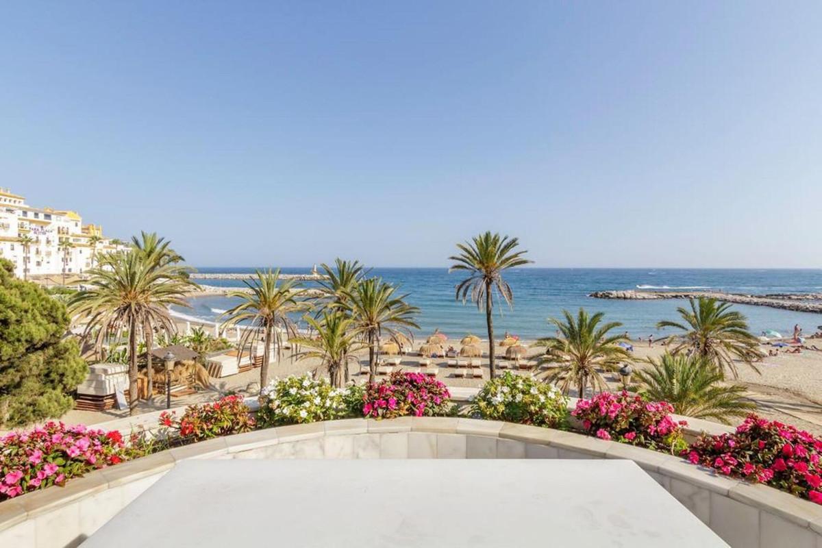 Apartment Middle Floor in Puerto Ban&uacute;s