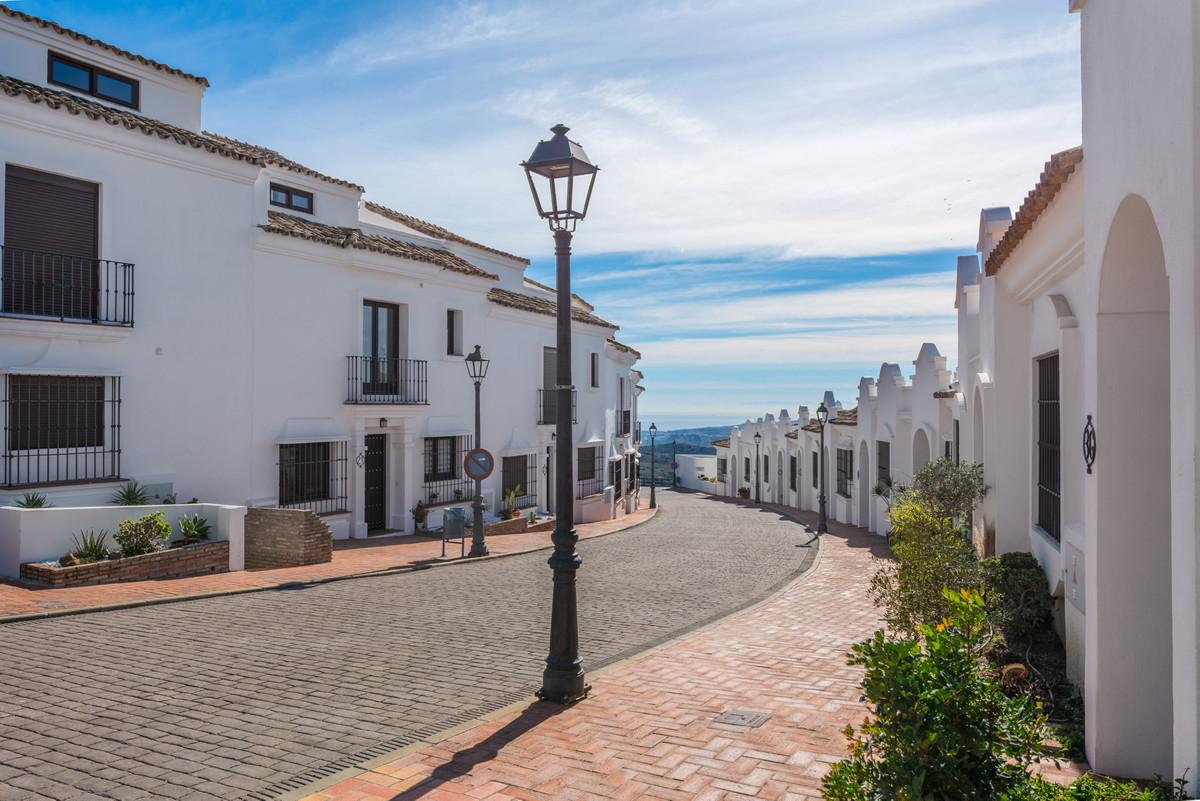 Townhouse Terraced in Casares