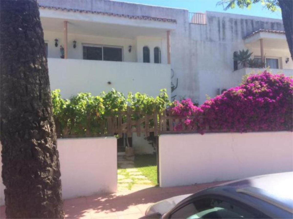 Apartment Middle Floor in Casares Playa