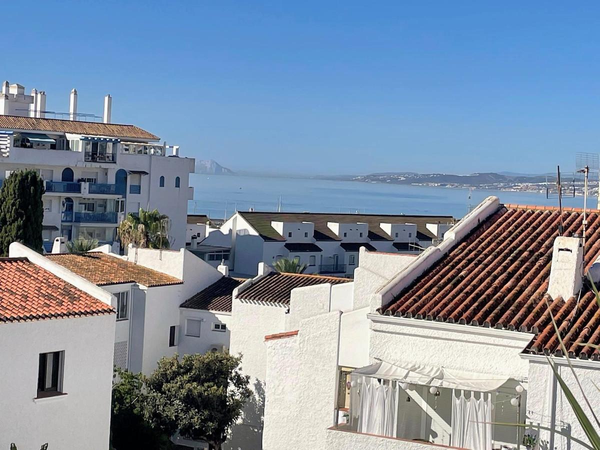 Apartment Middle Floor in Estepona