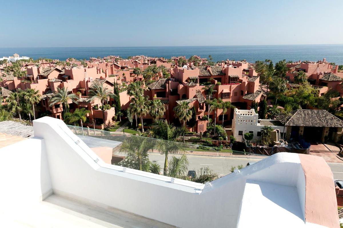 Apartment Penthouse Duplex in New Golden Mile