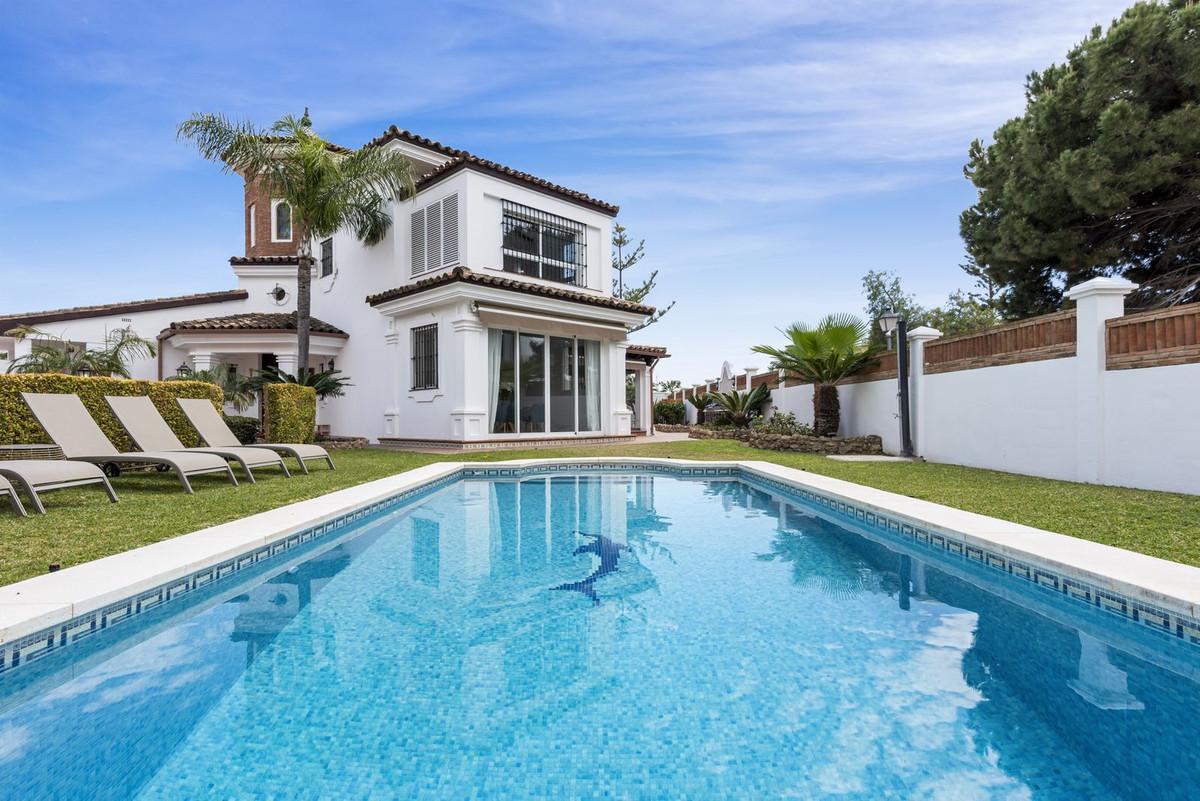 Villa Detached in Las Chapas