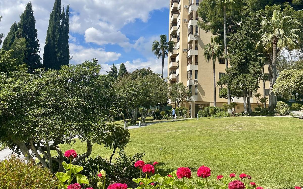 Studio Middle Floor in Nueva Andalucía