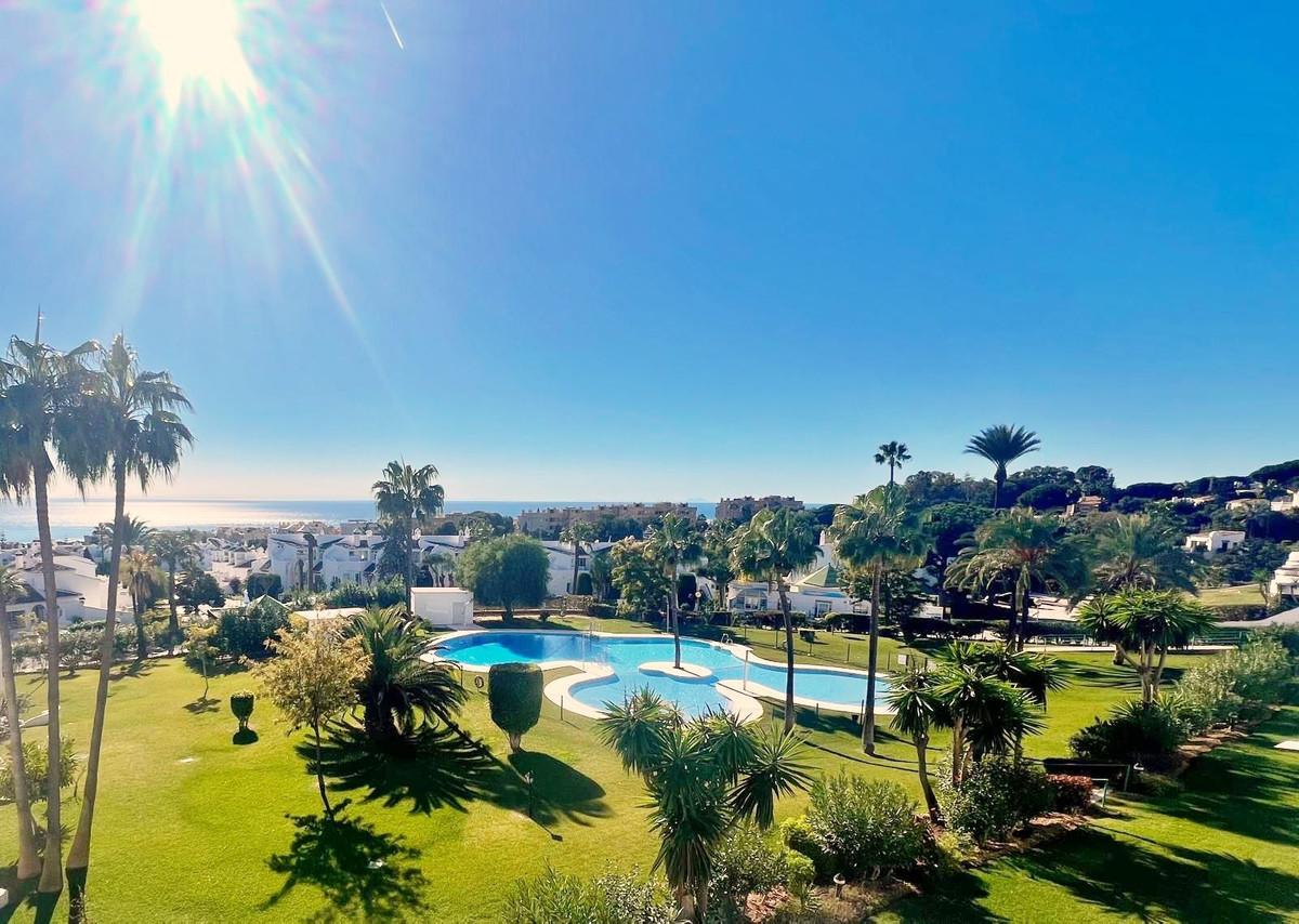 Apartment Middle Floor in Calahonda