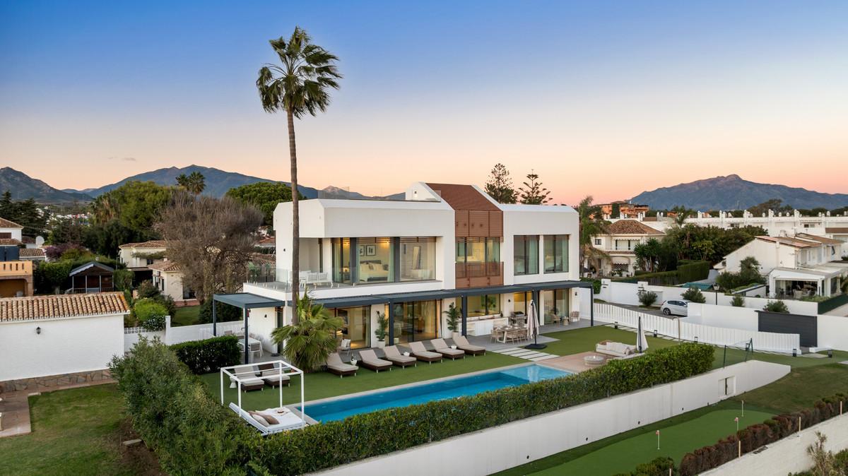 Villa Detached in New Golden Mile