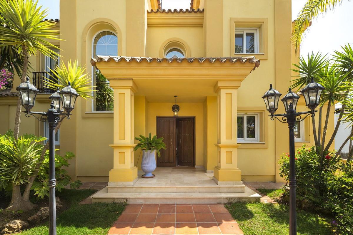 Villa Detached in Elviria