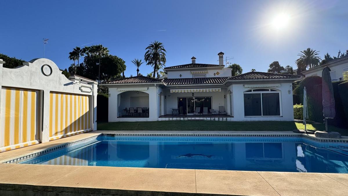 Villa Detached in El Paraiso