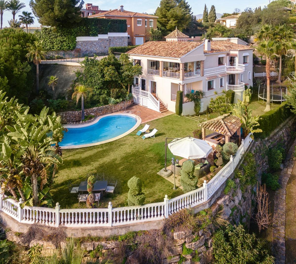 Villa Detached in El Paraiso
