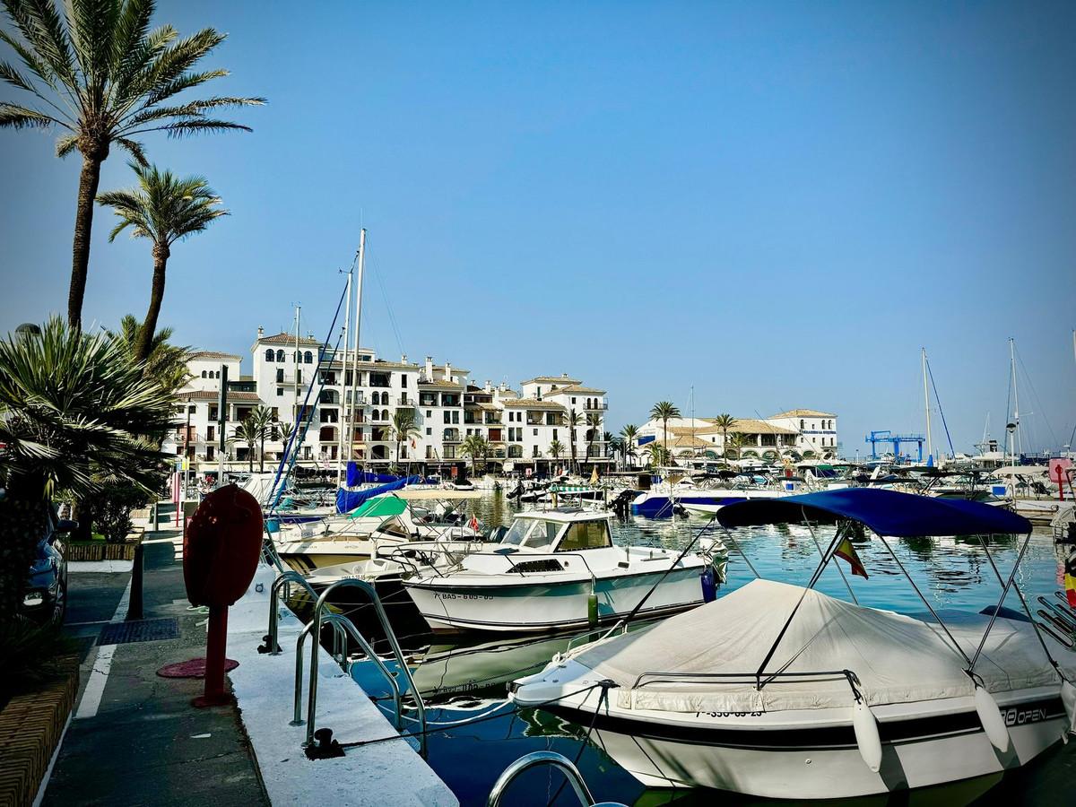 Apartment Middle Floor in La Duquesa