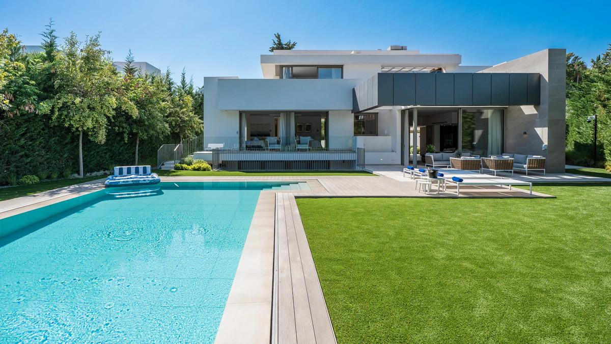 Villa Detached in El Paraiso