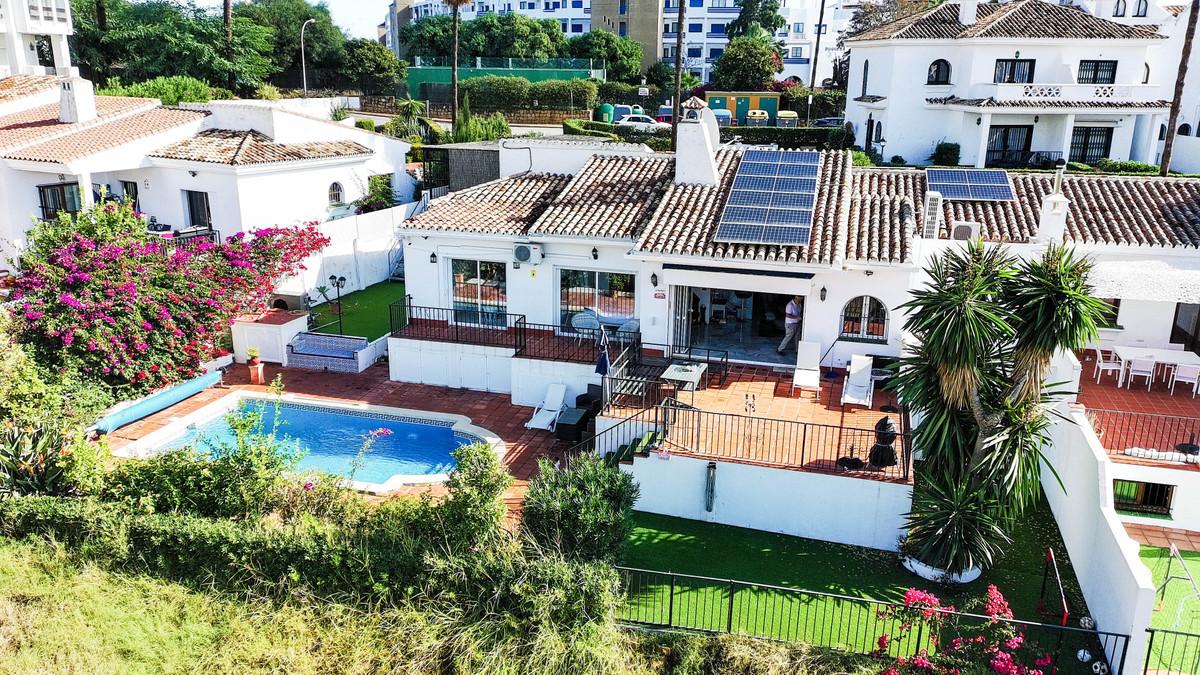 Villa Semi Detached in La Duquesa