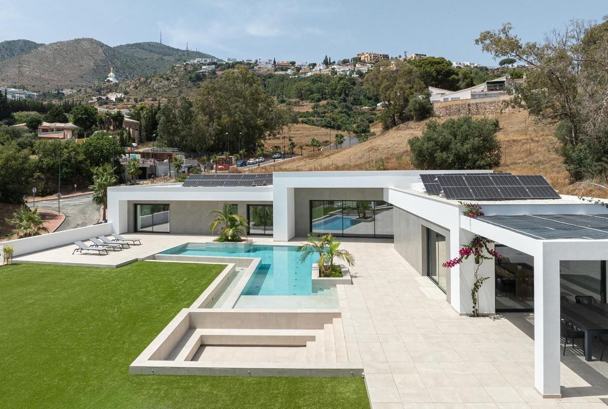 Villa Detached in Benalmadena Costa