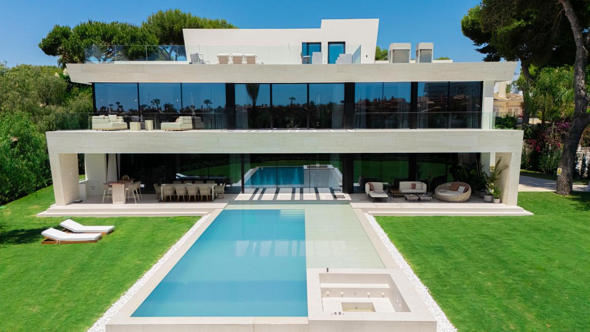 Villa Detached in Los Monteros