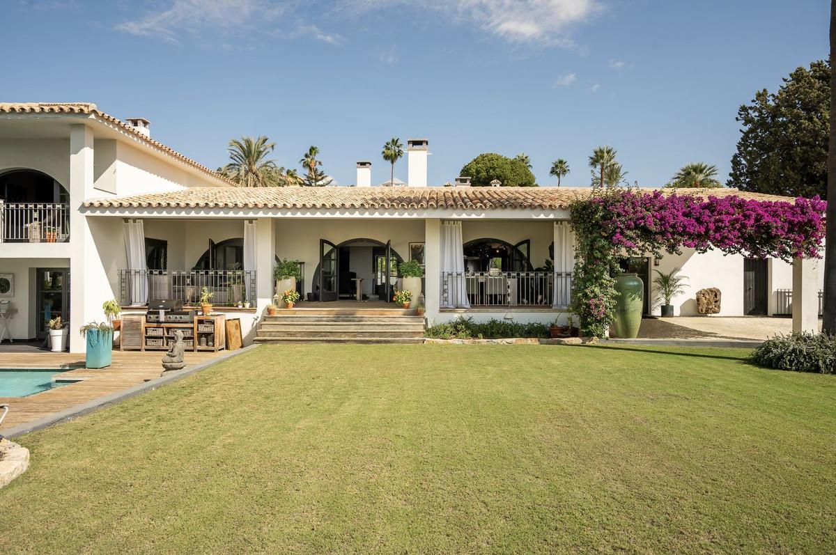 Villa Detached in El Paraiso