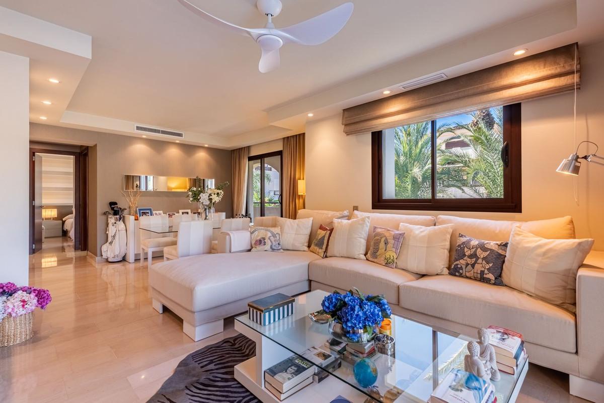 Apartment Middle Floor in Nueva Andaluc&iacute;a