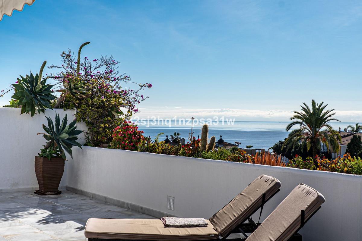 Apartment Middle Floor in Guadalmina Baja