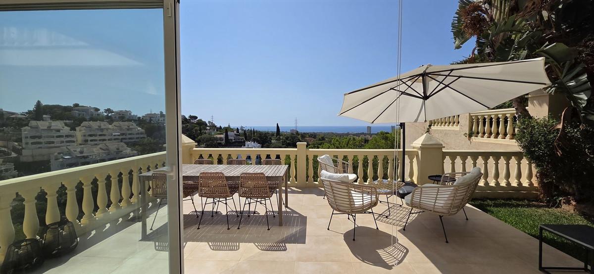 Villa Semi Detached in Elviria