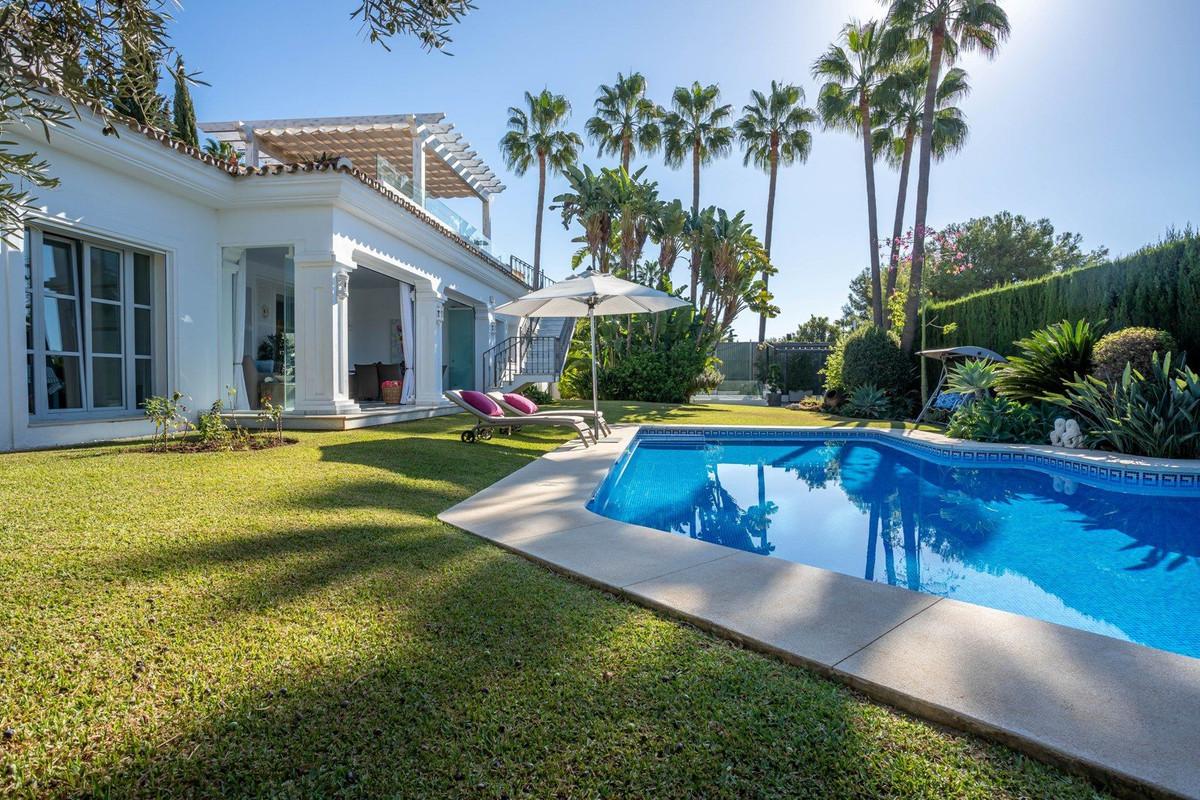 Villa Detached in Sierra Blanca