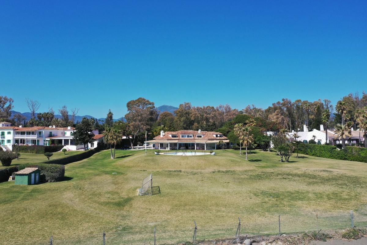 Plot Residential in Guadalmina Baja