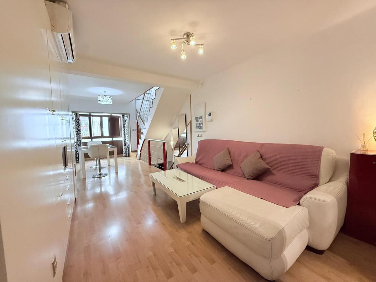 Townhouse Terraced in Co&iacute;n