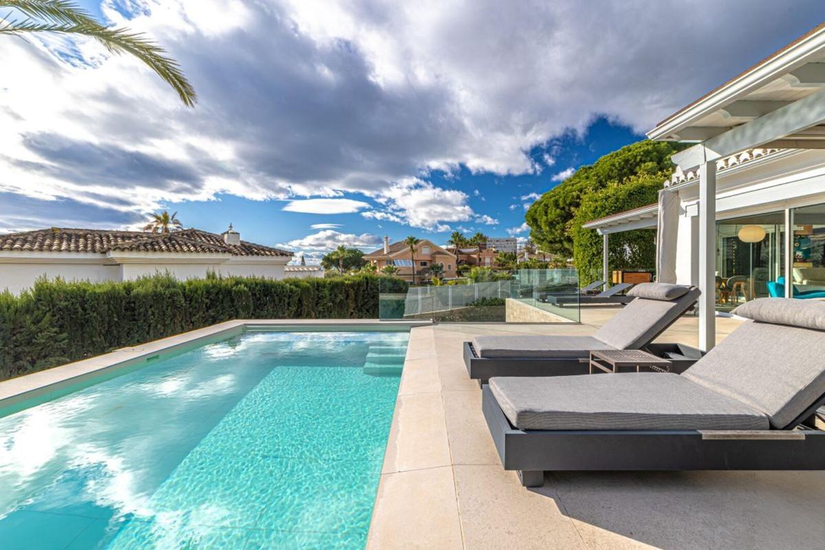 Villa Detached in Las Chapas