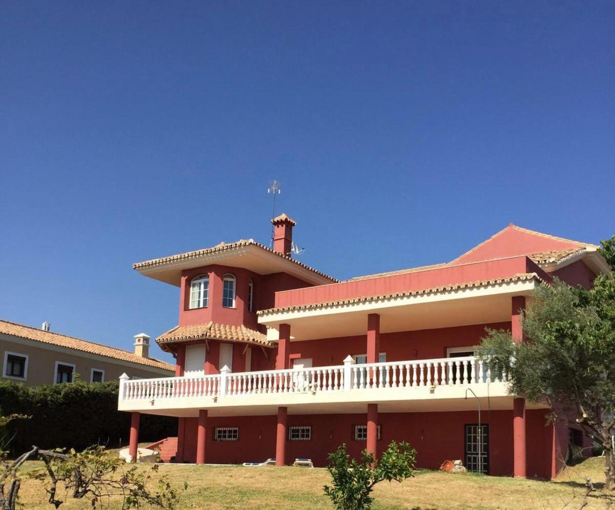 Villa Detached in New Golden Mile