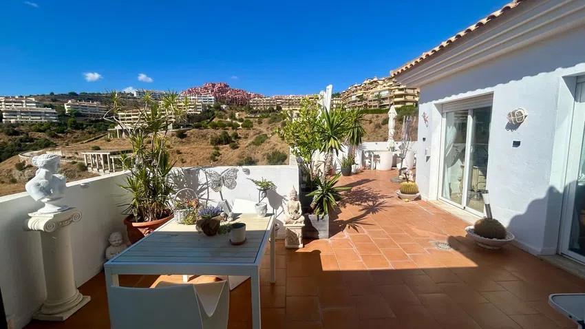 Apartment Penthouse in Calahonda