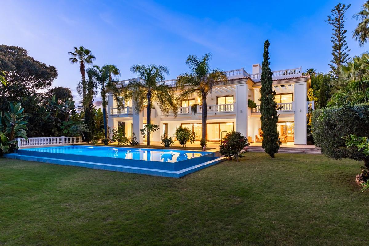Villa Detached in Guadalmina Baja