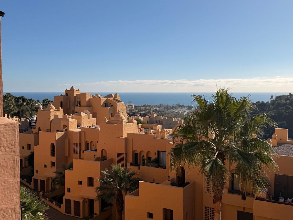 Apartment Middle Floor in La Duquesa