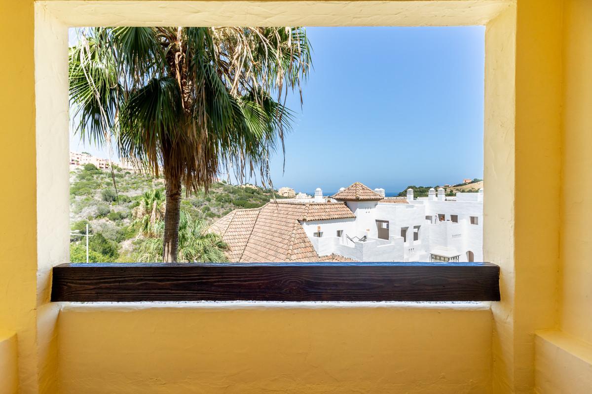 Apartment Middle Floor in La Duquesa