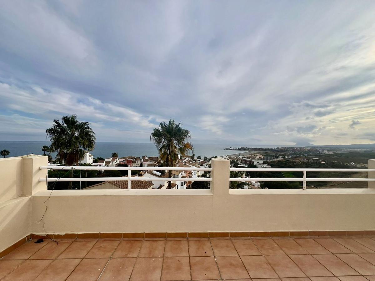 Apartment Penthouse in Torreguadiaro